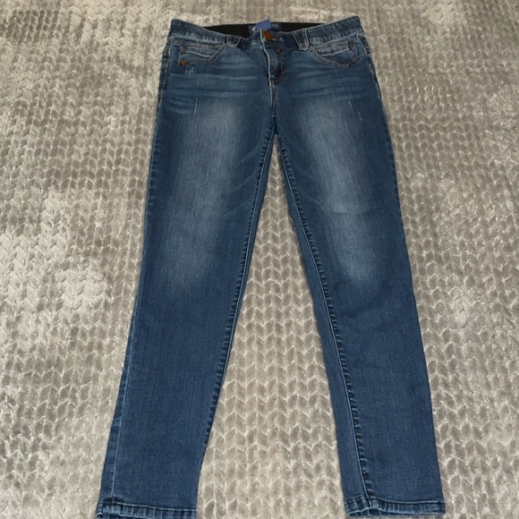 Democracy “Ab”solution Jeans.  Size 8. Medium Wash.  Skinny Jeans. - Picture 6 of 11